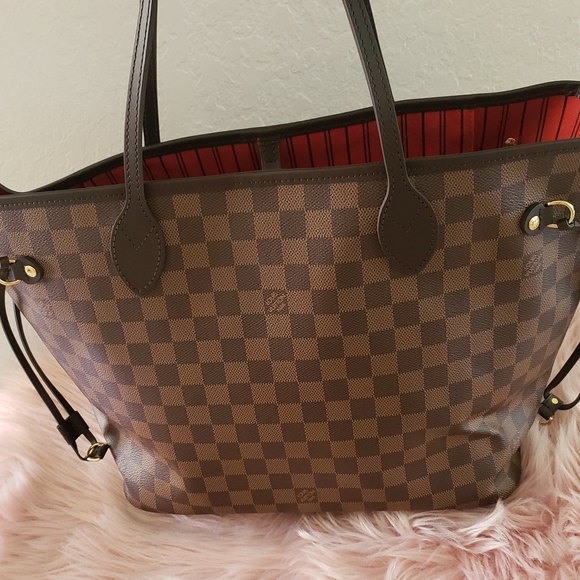 LOUIS VUITTON | LV Neverfull MM in Cherry - Picture 10 of 17